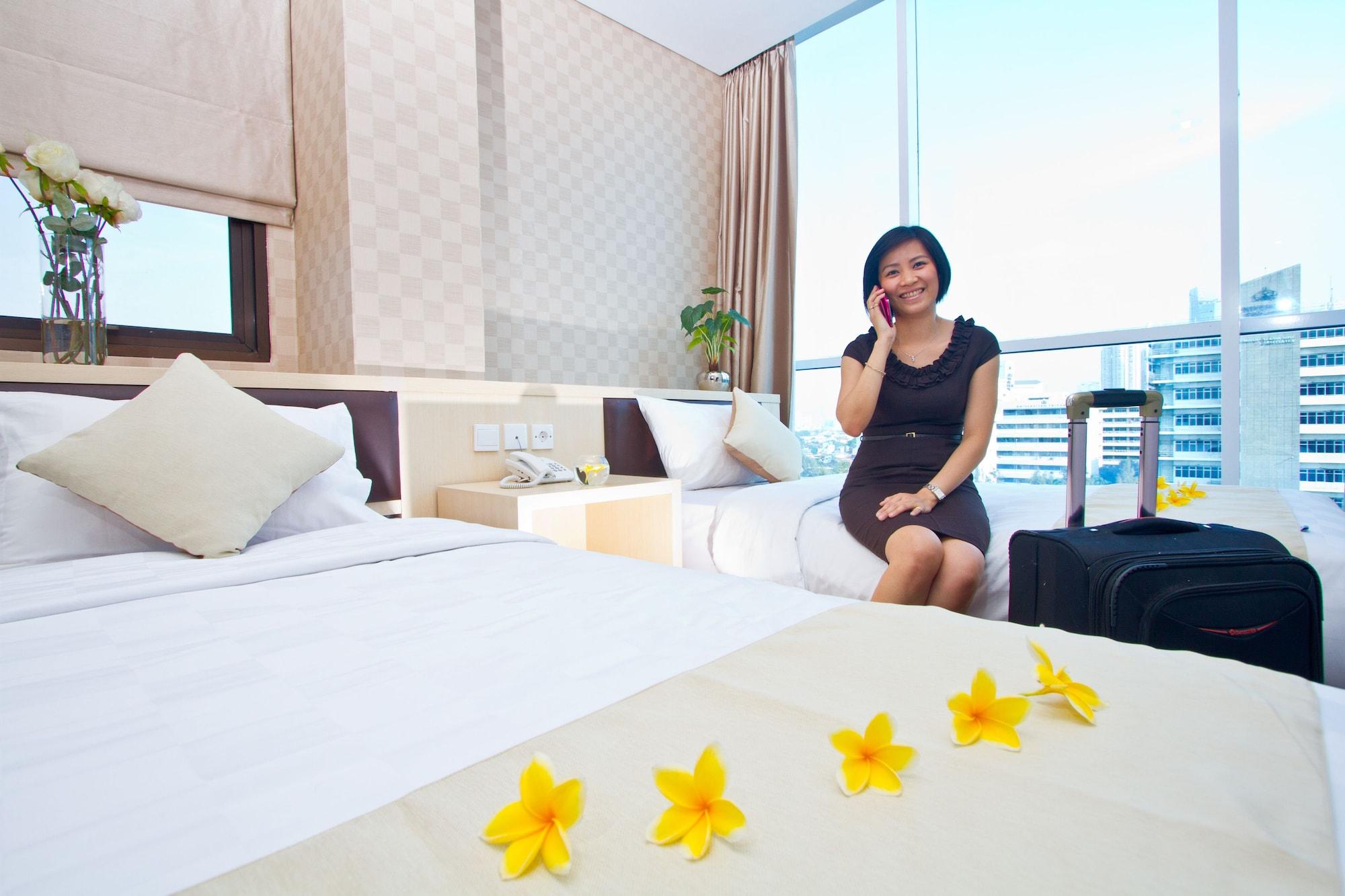 Hotel 88 Grogol Jakarta By Wh מראה חיצוני תמונה
