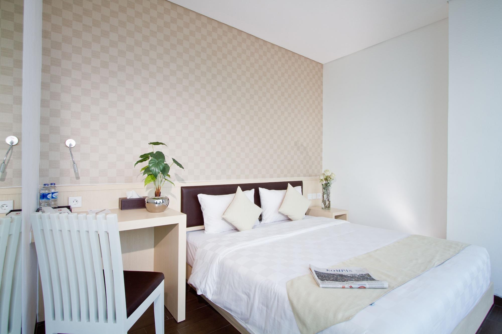 Hotel 88 Grogol Jakarta By Wh מראה חיצוני תמונה
