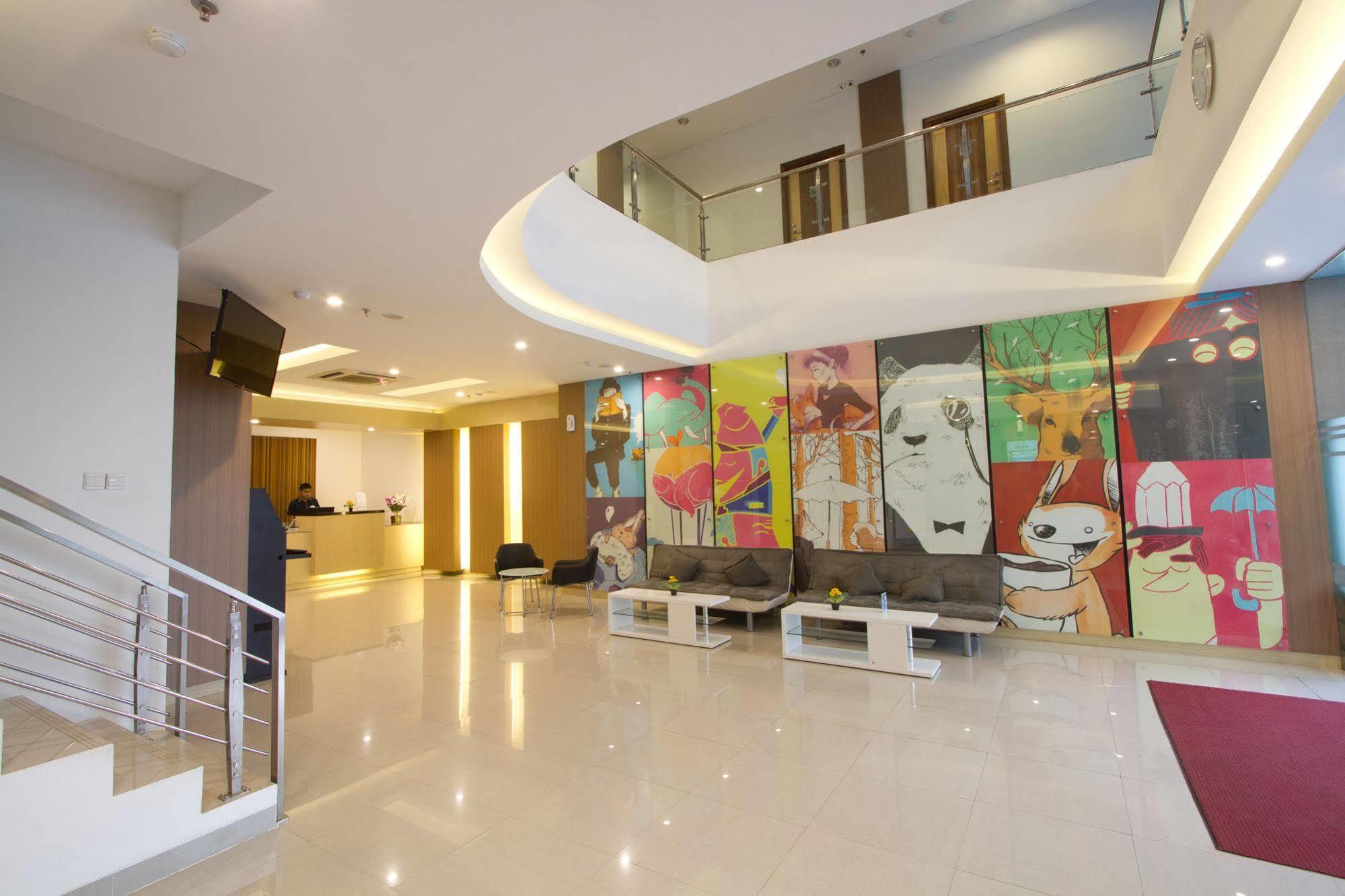 Hotel 88 Grogol Jakarta By Wh מראה חיצוני תמונה