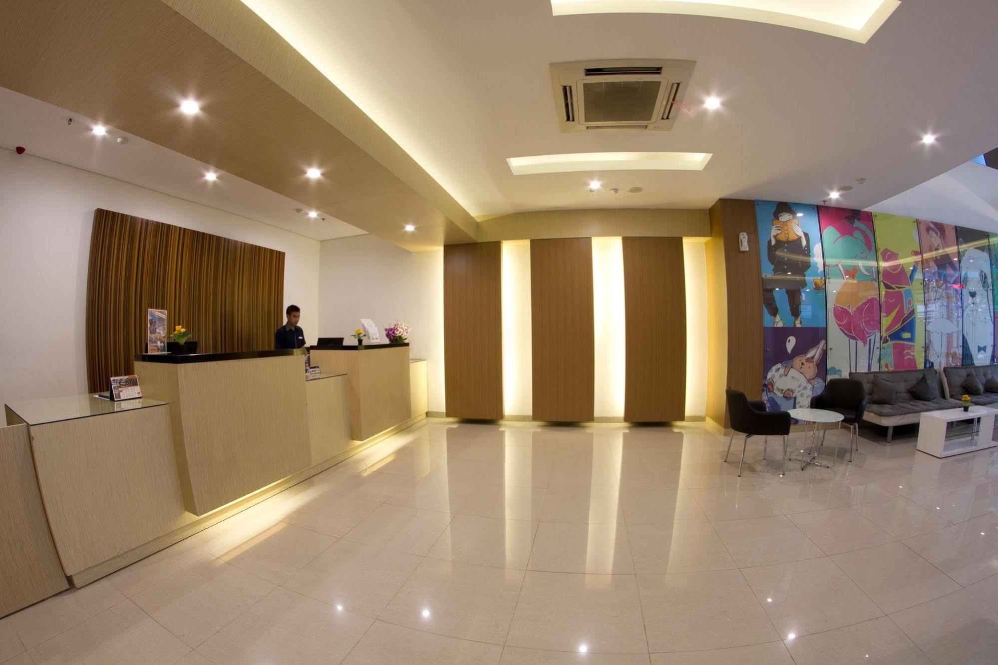 Hotel 88 Grogol Jakarta By Wh מראה חיצוני תמונה